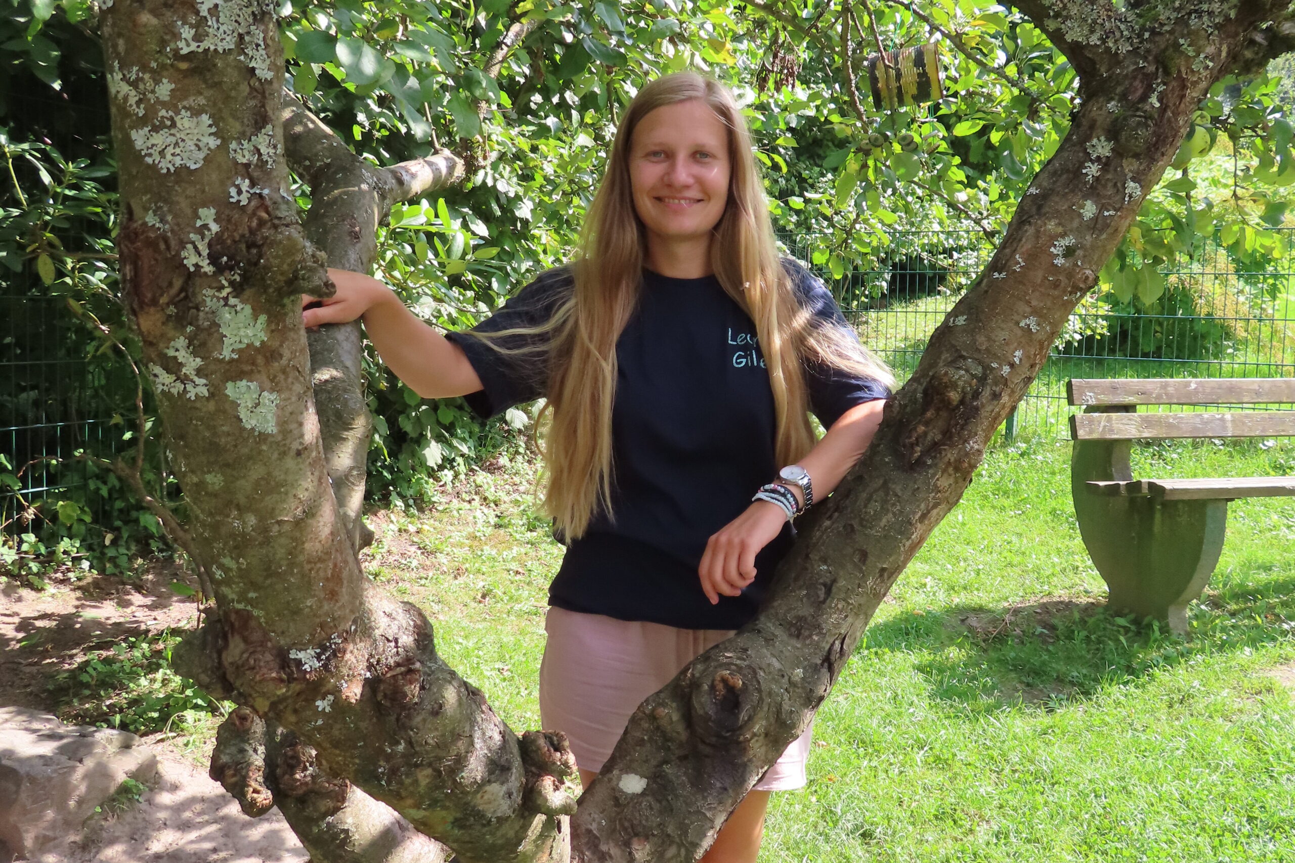Leonie-scaled-aspect-ratio-3-2
